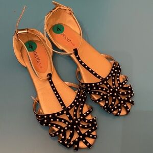 Restricted Kids Girls Gold/ Black Dress Shoes Size 4